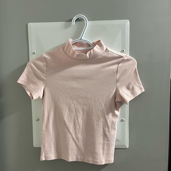 Levi's Pink Fitted Short Sleeve T-shirt with Ribbed Texture and Mandarin Collar - Picture 1 of 1
